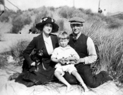 IMAGE: Milton and Ethel (Neate) Slinkey and their son, Eugene